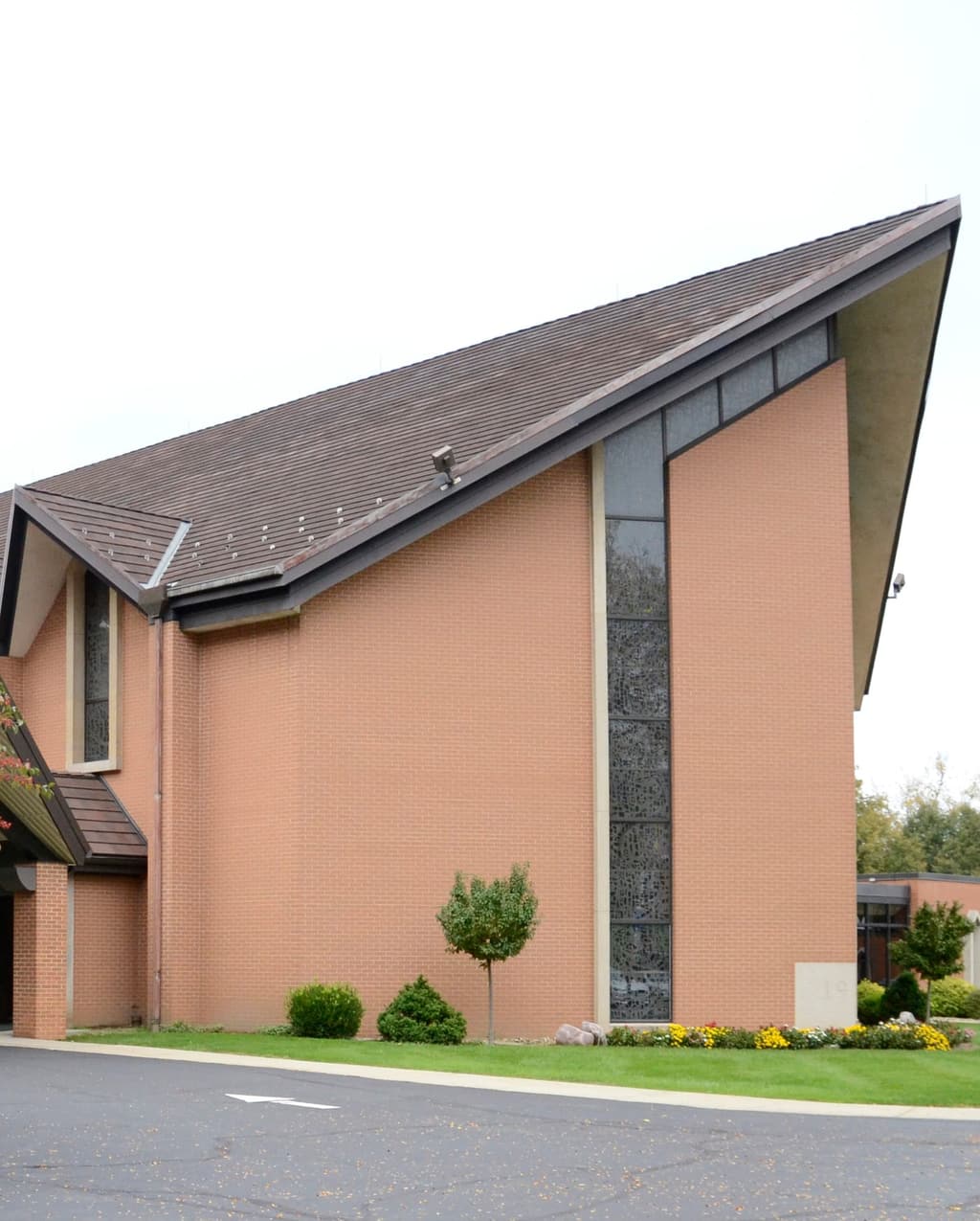 The peaked sanctuary facade of the United Methodist Church of Kent